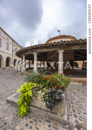 Auvillar market hall structure in Occitanie France Auvillar market hall structure in Occitanie France 136089547
