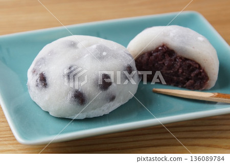 Delicious bean daifuku mochi 136089784