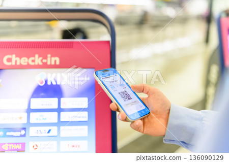 Airport check-in with your smartphone ■Filming cooperation: Kansai International Airport (KIX) Airport check-in with your smartphone ■Filming cooperation: Kansai International Airport (KIX) 136090129