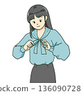 一位女士正在衣服上繫上絲帶。 136090728
