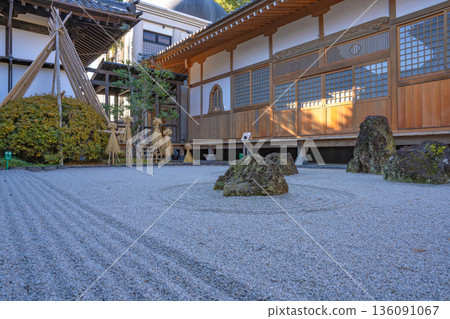 輪王寺:枯山水庭園與冬日準備的靜謐 輪王寺:枯山水庭園與冬日準備的靜謐 136091067