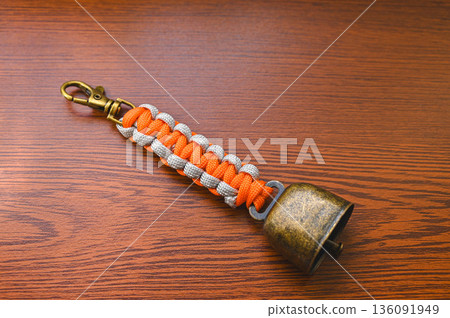 Bear bell made with a flat knot 136091949