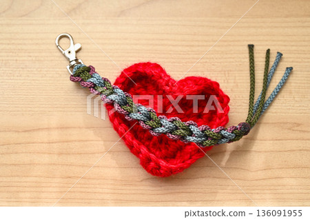 Handmade heart-shaped trinket box and key holder 136091955