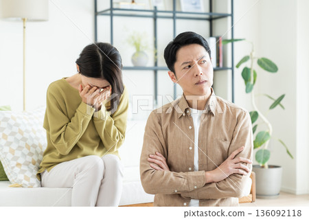 一對夫妻吵架 一對夫妻吵架 136092118