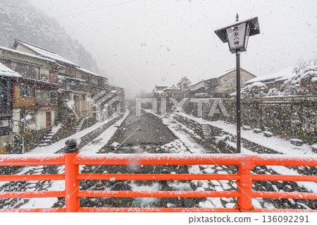 Gujo Hachiman in Winter (Gifu Prefecture) 136092291