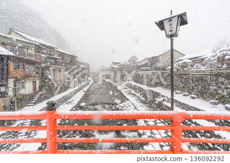 Gujo Hachiman in Winter (Gifu Prefecture) 136092292