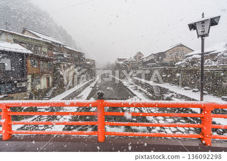 Gujo Hachiman in Winter (Gifu Prefecture) 136092298