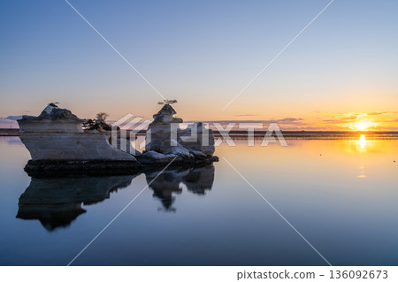 Matsukawaura's Moji Island and Okiga Island shining in the morning sun 136092673