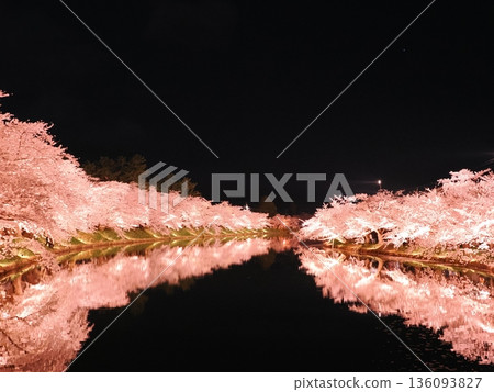 夜幕降臨,弘前城和春陽橋燈火輝煌 | 絕佳的賞櫻勝地 夜幕降臨,弘前城和春陽橋燈火輝煌 | 絕佳的賞櫻勝地 136093827