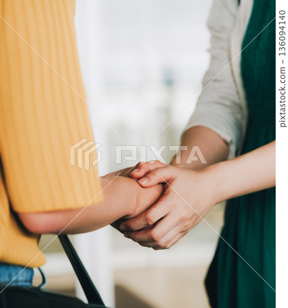 Two women holding hands ■Photography cooperation: Kansai International Airport (KIX) Two women holding hands ■Photography cooperation: Kansai International Airport (KIX) 136094140