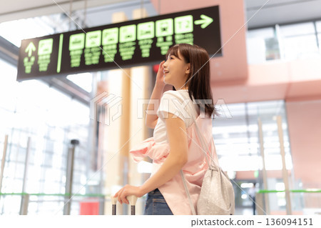 A woman checking the information display at the airport. Photo courtesy of Kansai International Airport (KIX) A woman checking the information display at the airport. Photo courtesy of Kansai International Airport (KIX) 136094151
