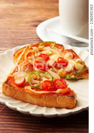 Pizza toast  136095363