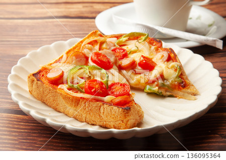 Pizza toast  136095364