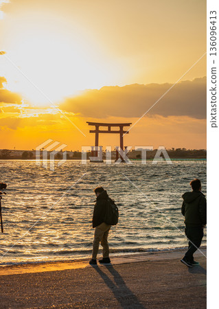 View of the red torii gates of Benten Island before sunset in Hamamatsu City (Shizuoka Prefecture) 136096413