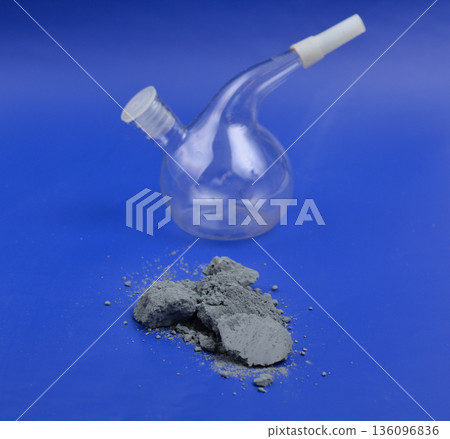 Zinc powder is a chemical element with the symbol Zn and atomic number 30. 136096836