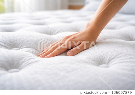 Hand Pressing Soft Orthopedic Memory Foam Mattress Surface Hand Pressing Soft Orthopedic Memory Foam Mattress Surface 136097879