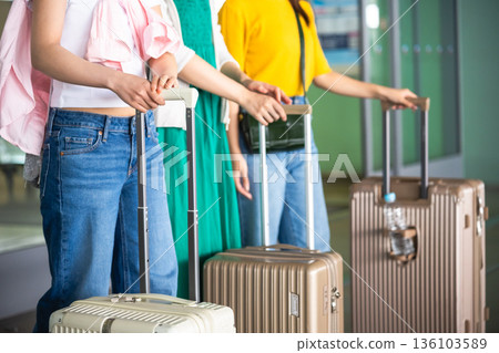 在機場排隊的旅行女性 ■圖片由關西國際機場（KIX）提供 136103589