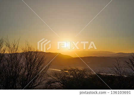 The sunset and mountain scenery illuminating the direction of Kakuta from Shihoyama 136103691