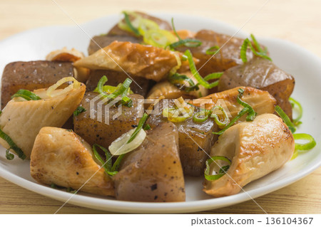 Stir-fried chikuwa and konjac 136104367