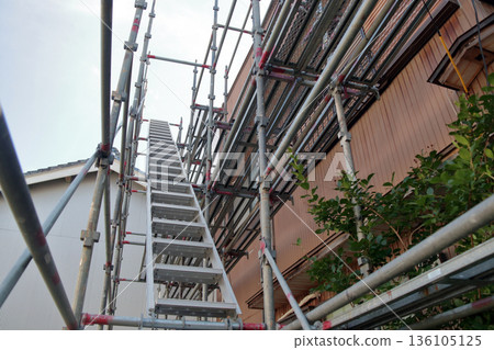 建築翻新、重新裝潢、維修、鷹架搭建、防霧處理、鈑金加工、鍍錫鐵皮工程 建築翻新、重新裝潢、維修、鷹架搭建、防霧處理、鈑金加工、鍍錫鐵皮工程 136105125