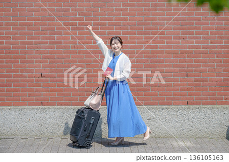 Plump woman Plump woman 136105163