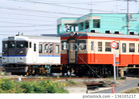 水島臨海鐵道機車20系列車與山陽本線平行運行(倉敷市⇔三菱汽車) 水島臨海鐵道機車20系列車與山陽本線平行運行(倉敷市⇔三菱汽車) 136105217