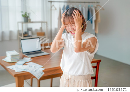 A woman holding a head 136105271