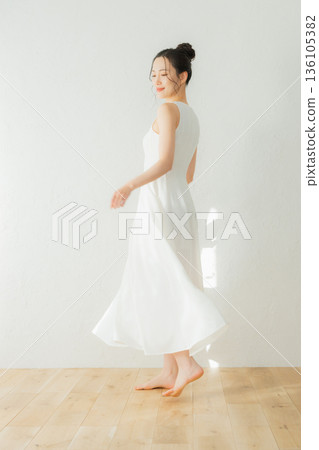 年輕女性的美麗形象 年輕女性的美麗形象 136105382