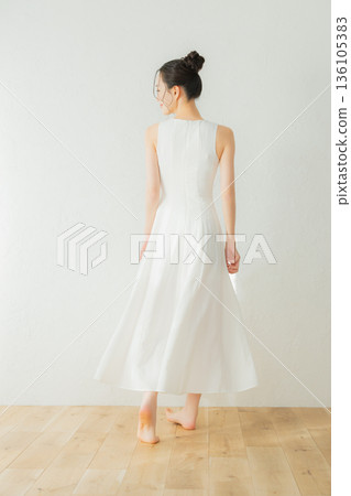 年輕女性的美麗形象 136105383