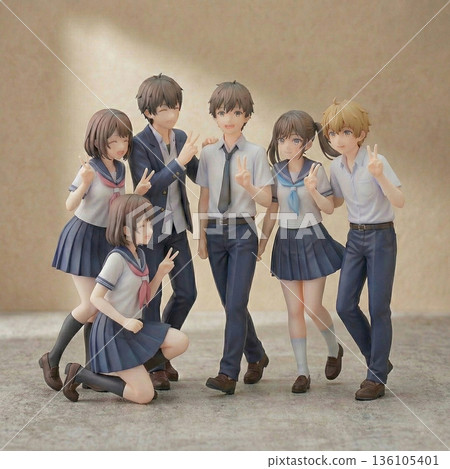 一群可愛的高中男女學生正在拍攝紀念照 136105401