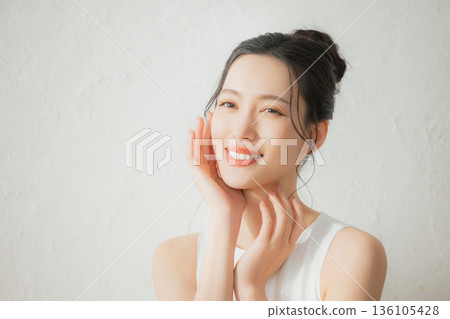 Beauty image of young women Beauty image of young women 136105428