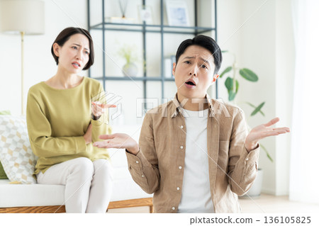 丈夫在婚姻糾紛後毫無悔意 丈夫在婚姻糾紛後毫無悔意 136105825