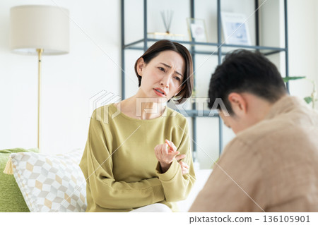 一對夫妻吵架 一對夫妻吵架 136105901