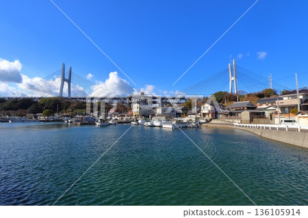 Iwaguro Fishing Port on Iwaguro Island and the Great Seto Bridge (Sakaide City, Kagawa Prefecture) Iwaguro Fishing Port on Iwaguro Island and the Great Seto Bridge (Sakaide City, Kagawa Prefecture) 136105914