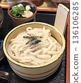 Udon noodle with fried noodles 136106285