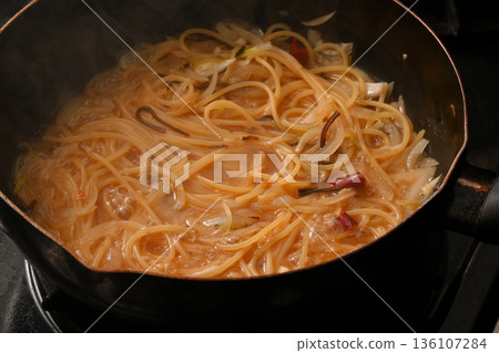 正在煮的日式麵食 136107284