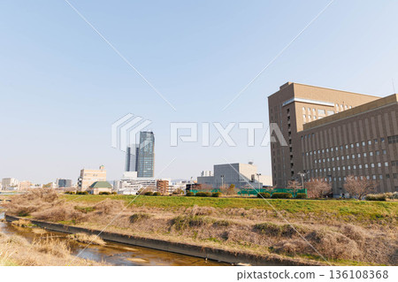 The townscape of Hirakata City and its surrounding areas seen from the Yodo River (Osaka Prefecture) The townscape of Hirakata City and its surrounding areas seen from the Yodo River (Osaka Prefecture) 136108368