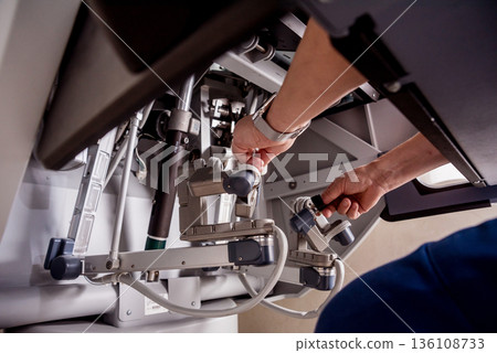 Modern surgical system. Medical robot. Minimally invasive robotic surgery. Modern surgical system. Medical robot. Minimally invasive robotic surgery. 136108733