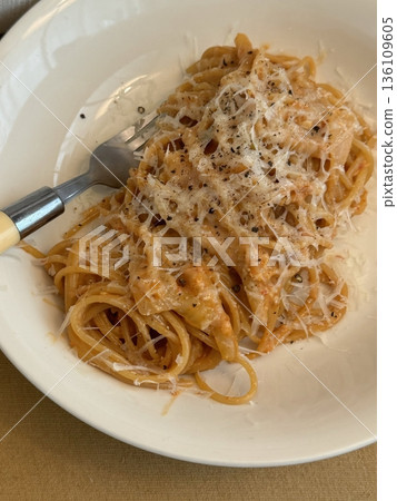 Creamy spaghetti carbonara made with rich egg yolk sauce, crispy bacon, parmesan cheese, and freshly ground black pepper for a classic, indulgent Italian pasta dish. Creamy spaghetti carbonara made with rich egg yolk sauce, crispy bacon, parmesan cheese, and freshly ground black pepper for a classic, indulgent Italian pasta dish. 136109605