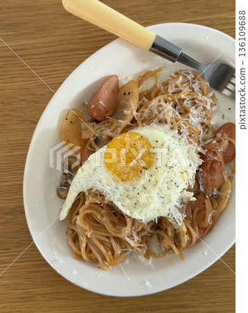 Creamy and rich spaghetti coated in a luscious white sauce, offering a smooth and savory flavor perfect for a comforting and satisfying meal. Creamy and rich spaghetti coated in a luscious white sauce, offering a smooth and savory flavor perfect for a comforting and satisfying meal. 136109688
