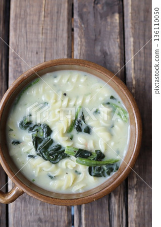 短意麵菠菜奶油湯 短意麵菠菜奶油湯 136110050