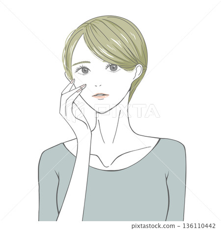 一位金髮女子，一隻手放在右臉頰上。 136110442