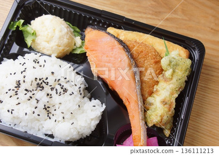 Delicious salmon lunch box 136111213