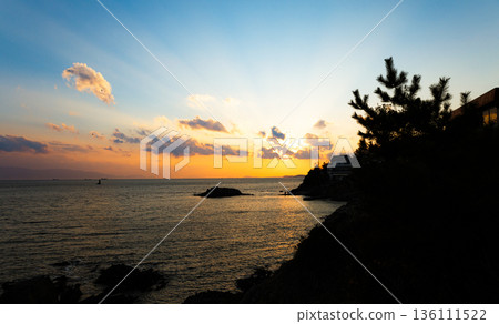 Winter sunset over the Seto Inland Sea seen from Ako Misaki in Ako City, Hyogo Prefecture Winter sunset over the Seto Inland Sea seen from Ako Misaki in Ako City, Hyogo Prefecture 136111522
