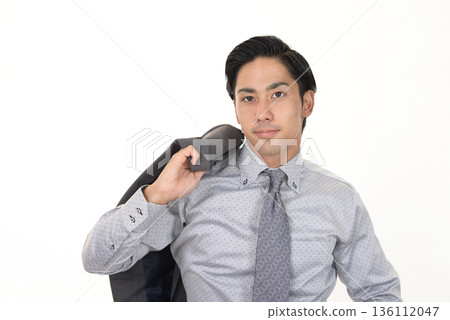 微笑的商人 136112047