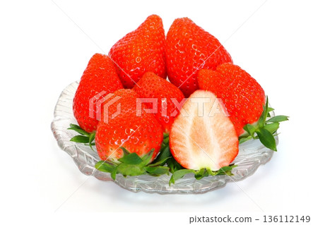 新鮮採摘的草莓(彌生姬) 新鮮採摘的草莓(彌生姬) 136112149