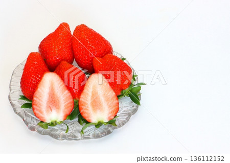 Freshly picked strawberries (Yayoihime) Freshly picked strawberries (Yayoihime) 136112152