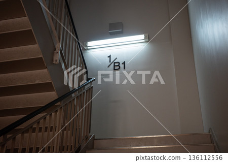 商業設施樓梯 136112556