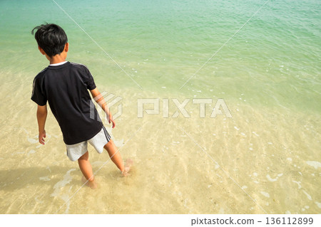 blue water, ocean, sea 136112899