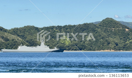 驅逐艦「三隈號」正駛過來島海峽 驅逐艦「三隈號」正駛過來島海峽 136113653
